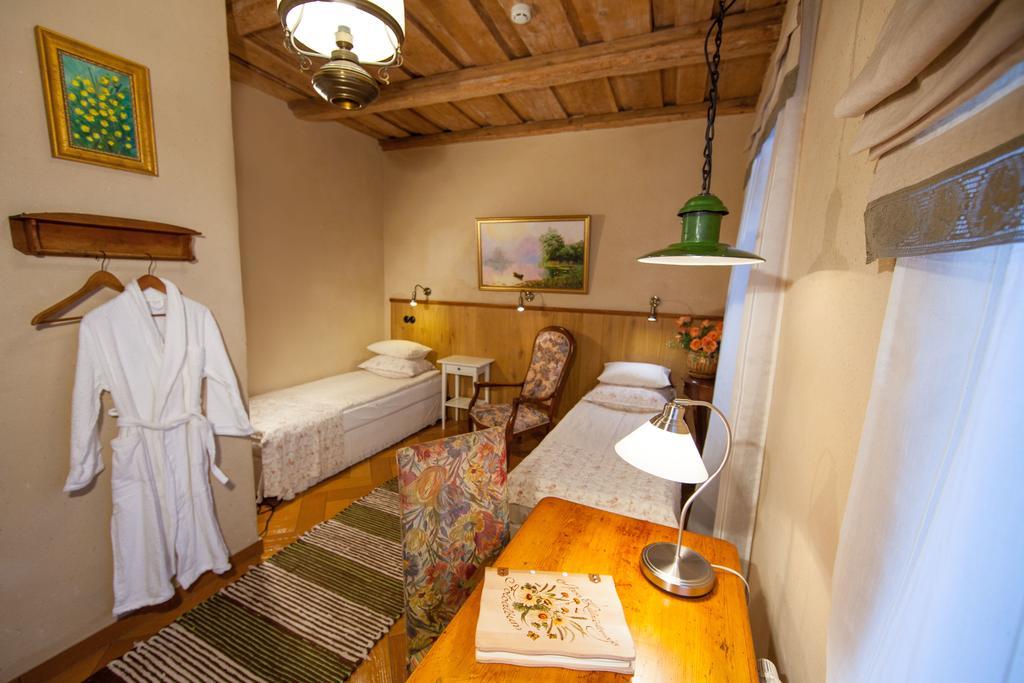 Aasa Kuelalistemaja Hotel Viljandi  Kamer foto