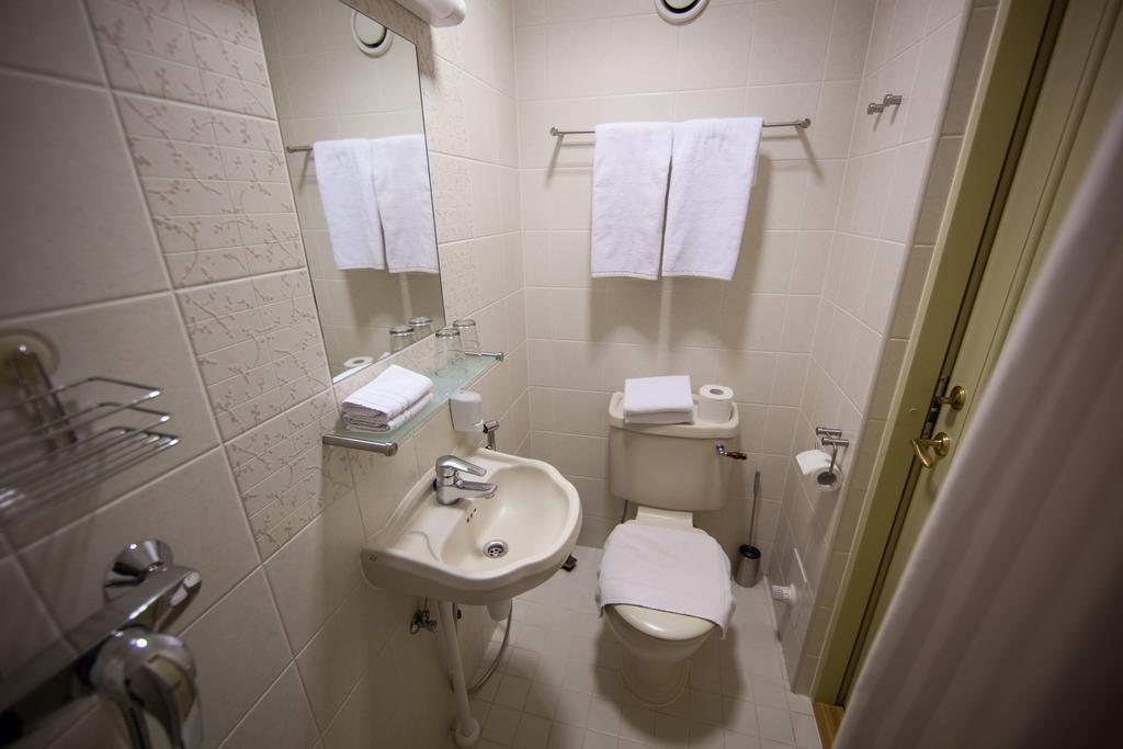 Aasa Kuelalistemaja Hotel Viljandi  Kamer foto